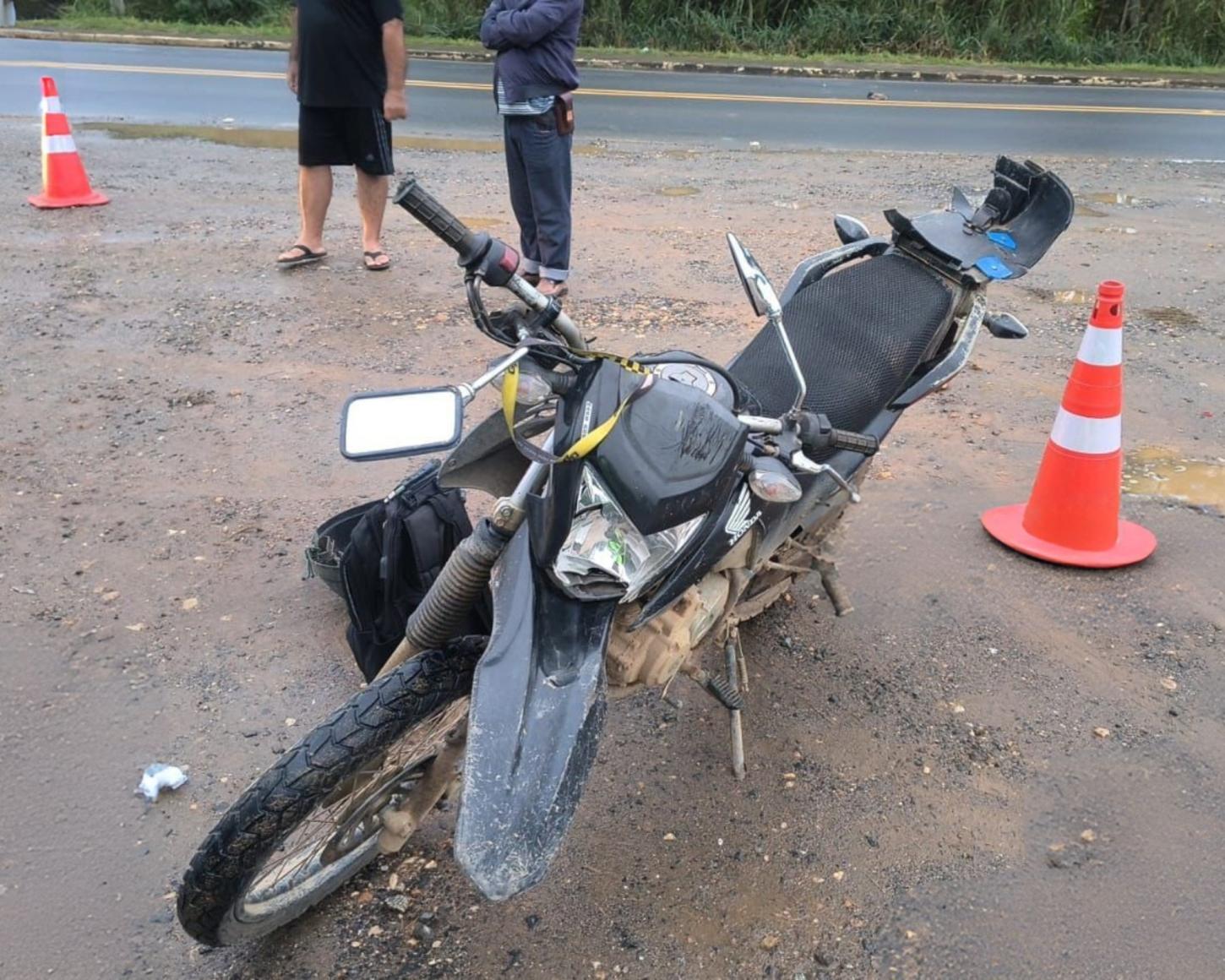 Motociclista fica gravemente ferido após colisão na Rodovia SP-193, em Jacupiranga/SP