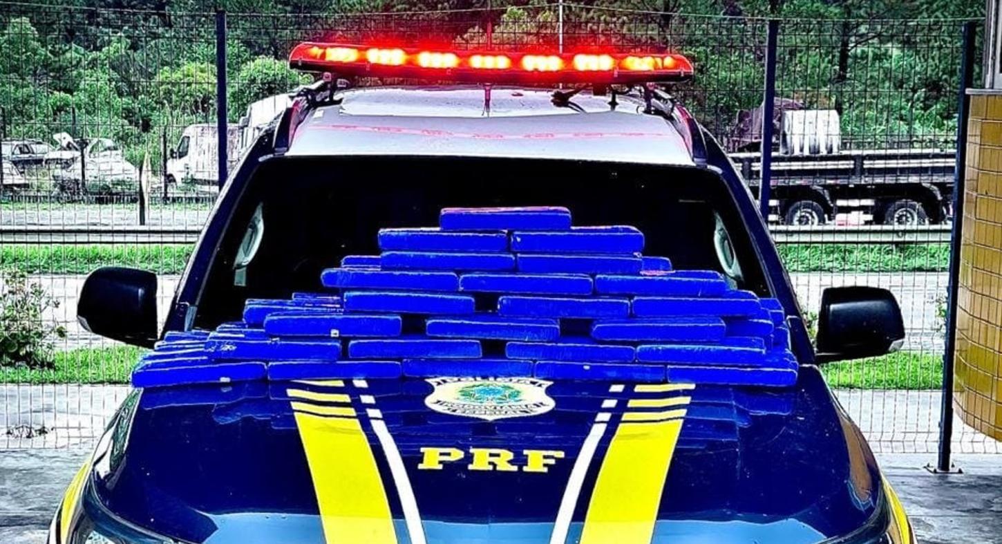 PRF apreende 60 quilos de maconha e prende dois homens na Régis Bittencourt, em Barra do Turvo