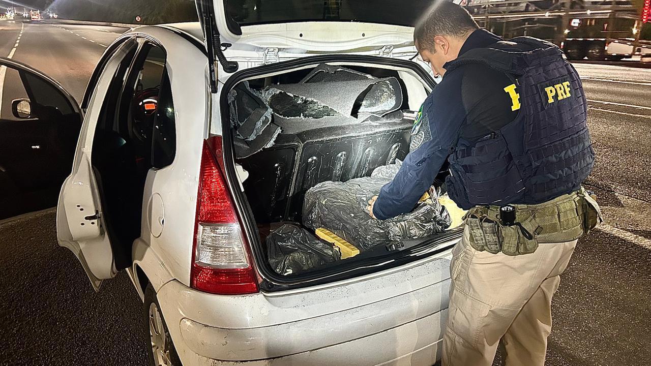 PRF apreende mais de 200 quilos de maconha e prende três homens na Régis Bittencourt
