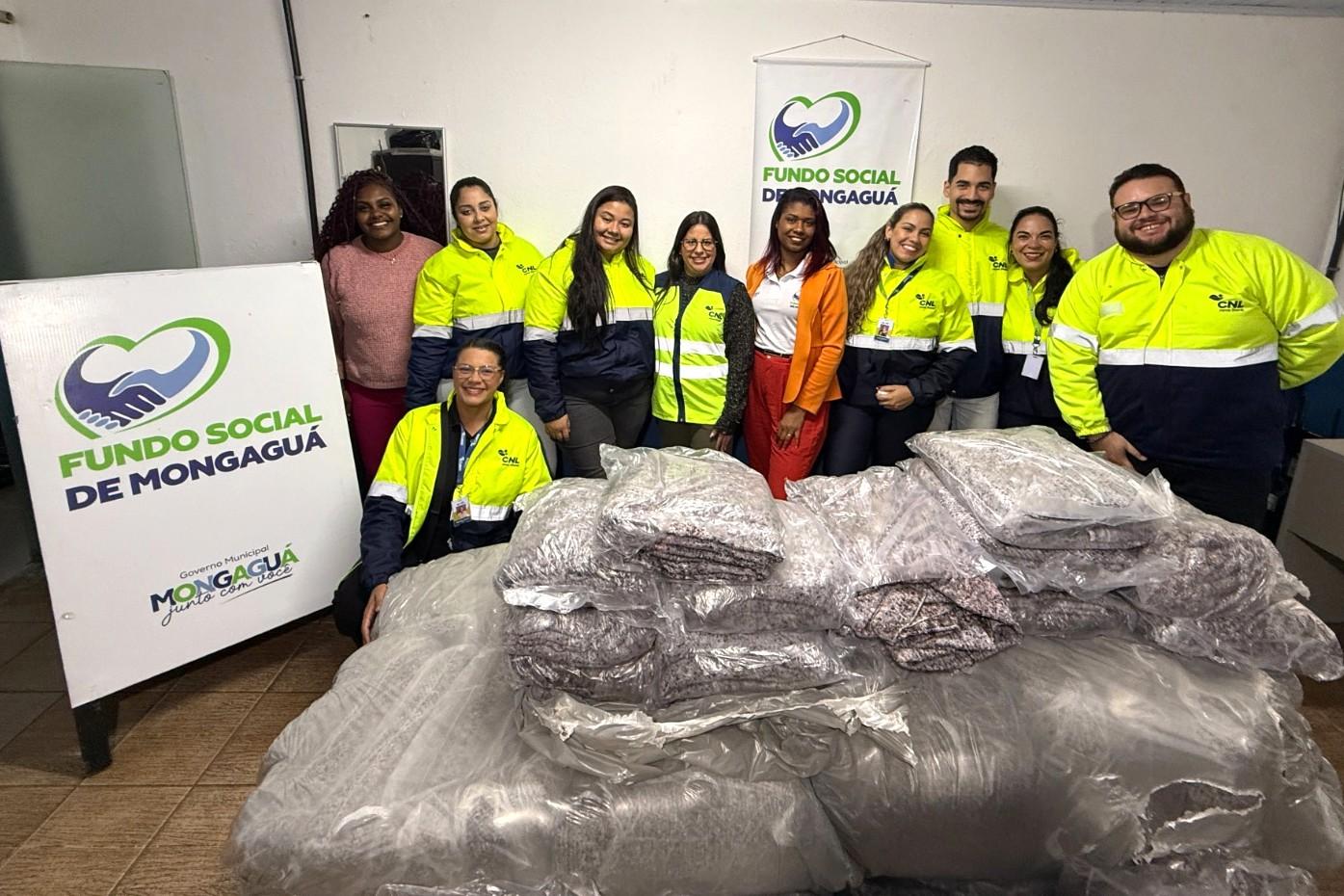 Campanha do Agasalho da Novo Litoral arrecada mais de mil peças e doa 600 cobertores