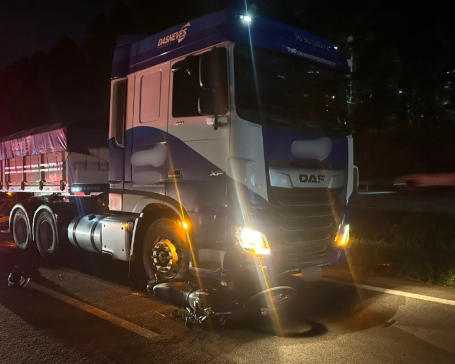 Motociclista morre após acidente envolvendo duas motos e carreta na D. Pedro I