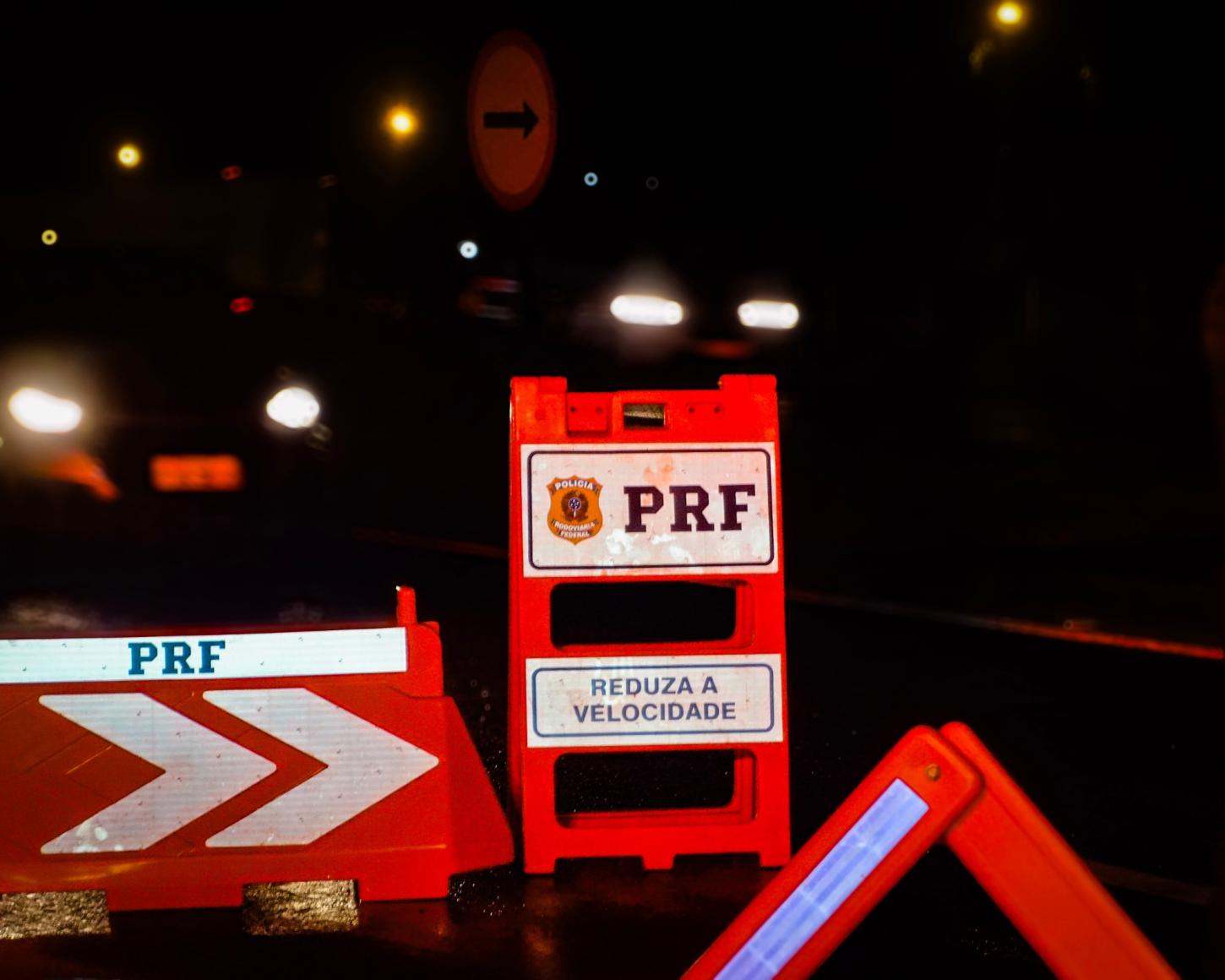 Operação conjunta aborda centenas de veículos na Rodovia Régis Bittencourt, em Registro/SP