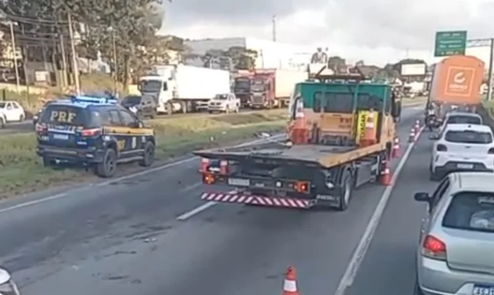 Acidente com motocicleta deixa dois mortos na Régis Bittencourt, em Itapecerica da Serra