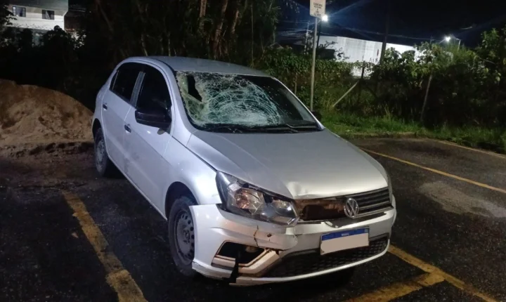 Andarilho morre após ser atropelado na Rodovia Padre Manoel da Nóbrega, em Mongaguá/SP