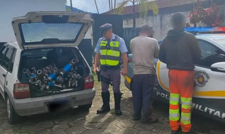 Após tombamento de caminhão, PMRv prende dupla por furto de carga em Juquiá