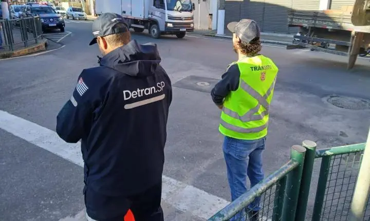 Campanha do Detran-SP orienta pedestres e motoristas sobre segurança no trânsito em Cajati