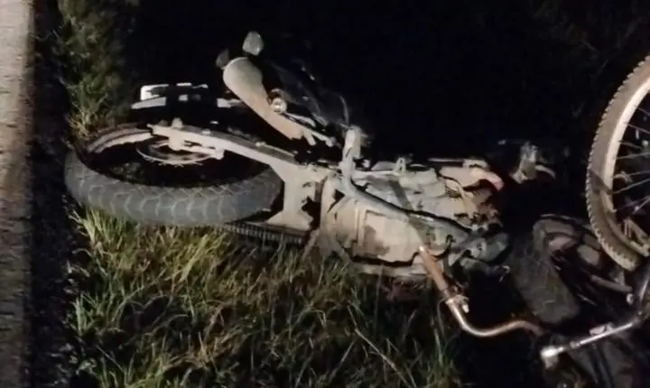 Colisão entre bicicleta e motocicleta deixa um morto e um ferido grave em Iguape