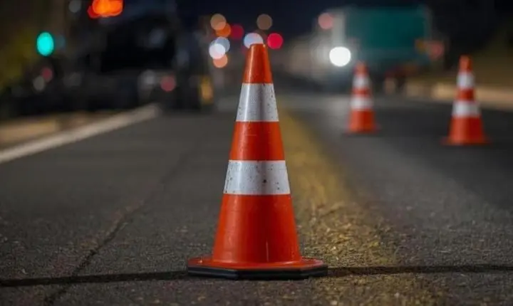 Colisão frontal entre carro e moto deixa uma pessoa ferida na SP-193 em Jacupiranga