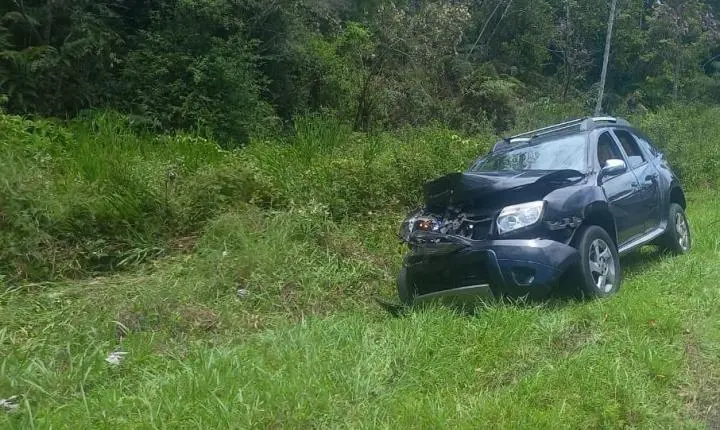 Colisão traseira na rodovia estadual deixa uma pessoa ferida em Iguape/SP