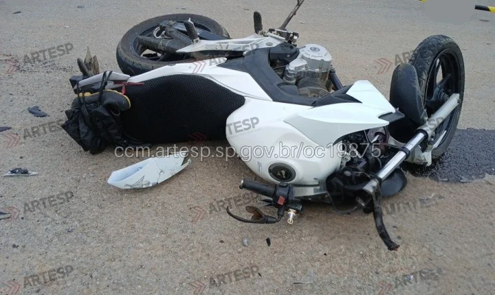 Motociclista morre em colisão na Rodovia Padre Manoel da Nóbrega, em Itariri/SP