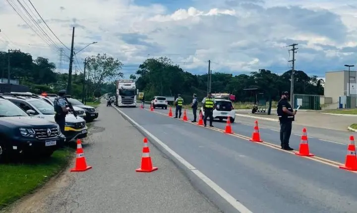 PM Rodoviária prende motorista por embriaguez durante Operação Direção Segura no Vale do Ribeira