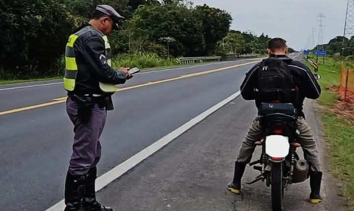 Polícia Rodoviária intensifica fiscalização de motocicletas durante operação em Peruíbe