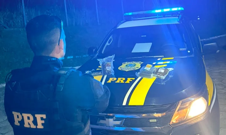 PRF apreende mais de 3,5 kg de haxixe escondidos em travesseiros na Régis Bittencourt