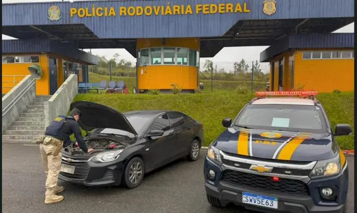 PRF recupera veículo roubado durante fiscalização na BR-116, em Barra do Turvo